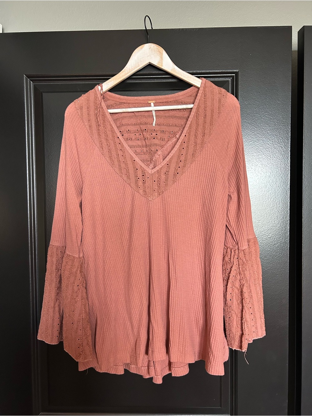 Free people Women's Lace-Trim V-Neck Long Sleeve Top - Dusty Rose Large